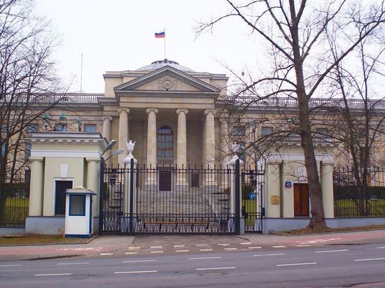 Посольство РФ в Польше предоставило для продолжения работы своей школы несколько квартир