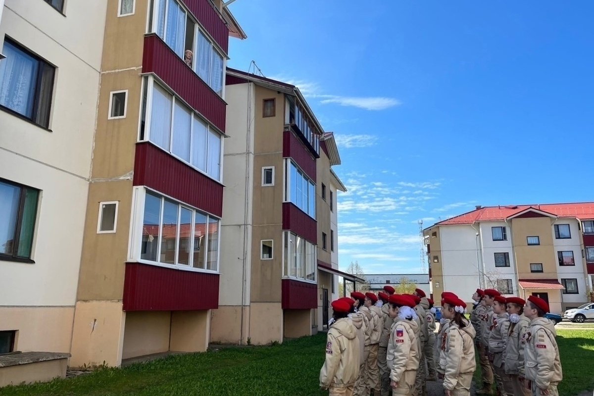 Парад у дома ветерана” прошел в Андреаполе Тверской области - МК Тверь