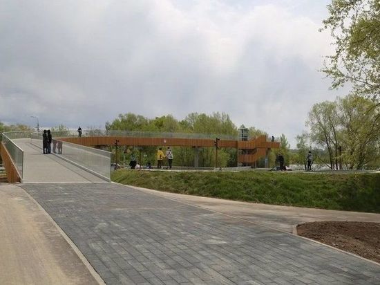 Алюминиевый пешеходный мост открыли на Бору в Нижегородской области