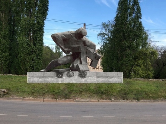 В Воронеже защитники культурного наследия предложили воссоздать памятник «Солдату, ломающему свастику»