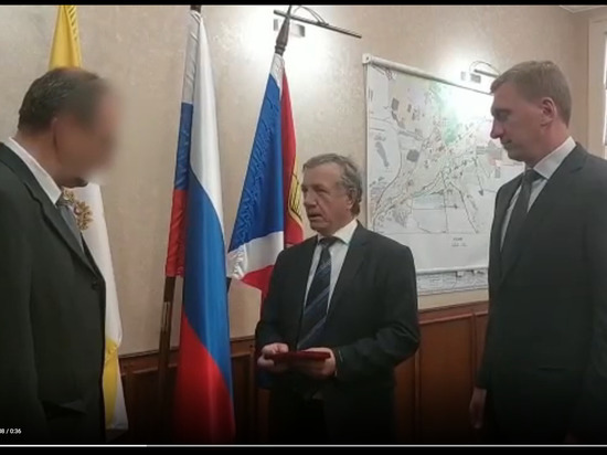 Мэр Ессентуков вручил земляку-участнику СВО медаль «За Отвагу»