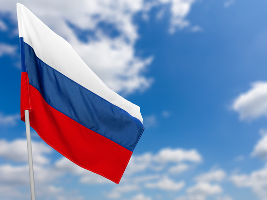 В Петербурге возбудили уголовное дело из-за облитого красной краской флага России
