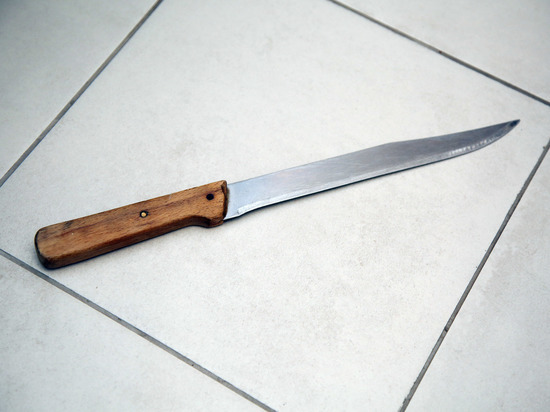 Женщина зарезала ножом своего сожителя