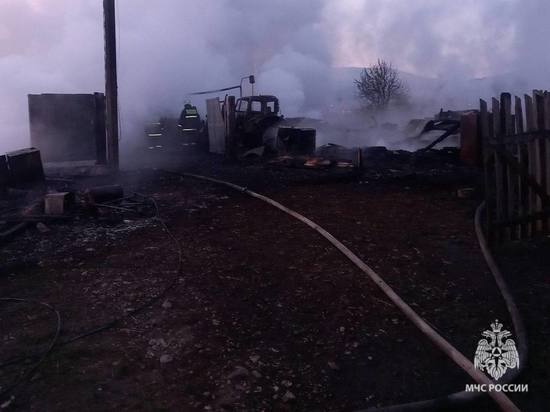 В Башкирии огнеборцы потушили пожар в частном доме