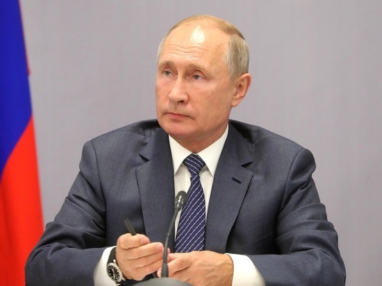 Песков заявил об отмене традиционных майских совещаний Путина с военными в Сочи