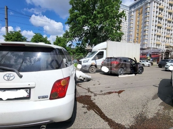 Водитель иномарки устроил массовое ДТП в центре Краснодара
