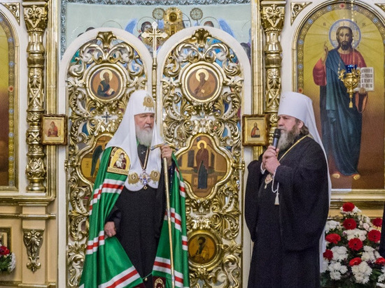 Митрополит Викторин получил орден из рук патриарха Кирилла
