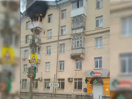 В "сталинке" напротив ижевского ж/д - вокзала загорелся балкон