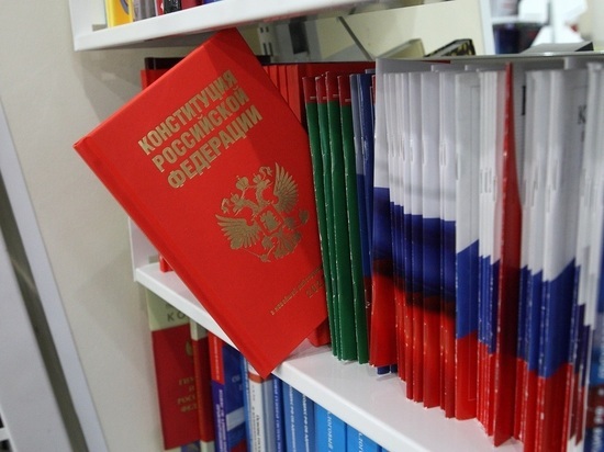 Глава Минюста Чуйченко заявил о необходимости решить вопрос с запретом госидеологии в Конституции