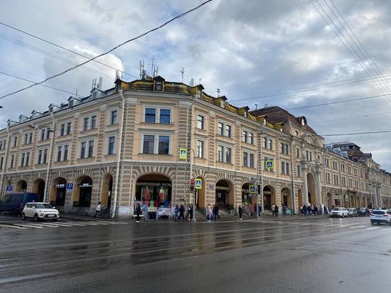 Почти 30 помещений Апраксина двора выставили на торги в Петербурге