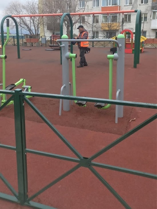 Детские площадки Петропавловска-Камчатского приводят в порядок