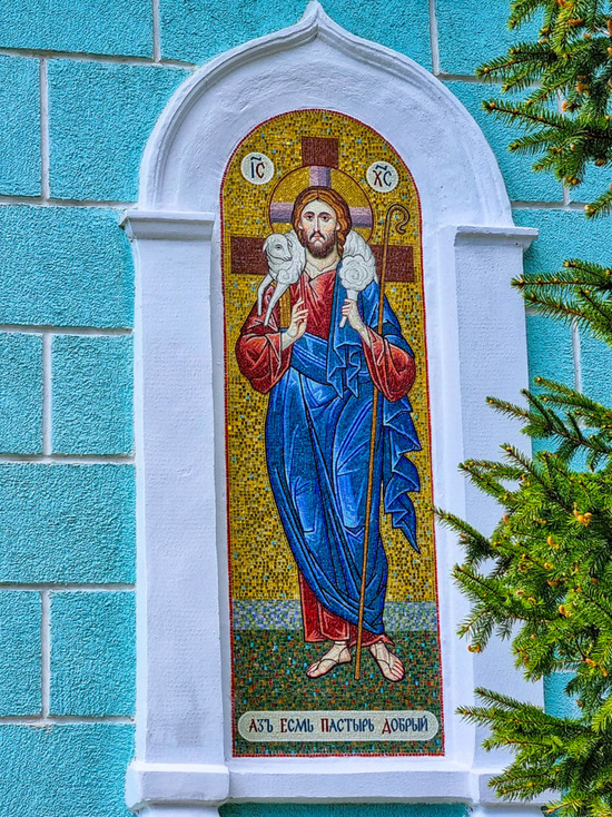 В Орле на фасаде гимназического храма появилась мозаичная икона