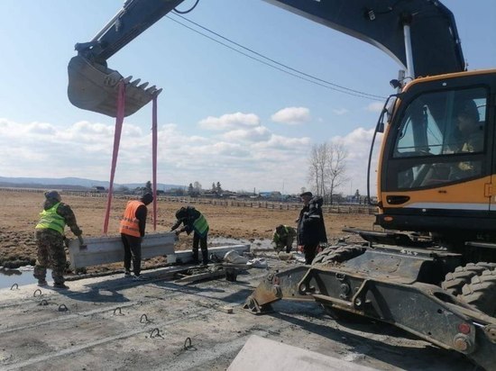 На побережье Байкала в Бурятии ремонтируют два моста