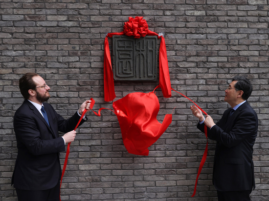 КНР отказалась отзывать своего посла из Франции после его слов об СССР