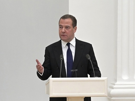 Зампред Совбеза Медведев заявил, что у Зеленского есть шанс совершить «трусливое самоубийство»