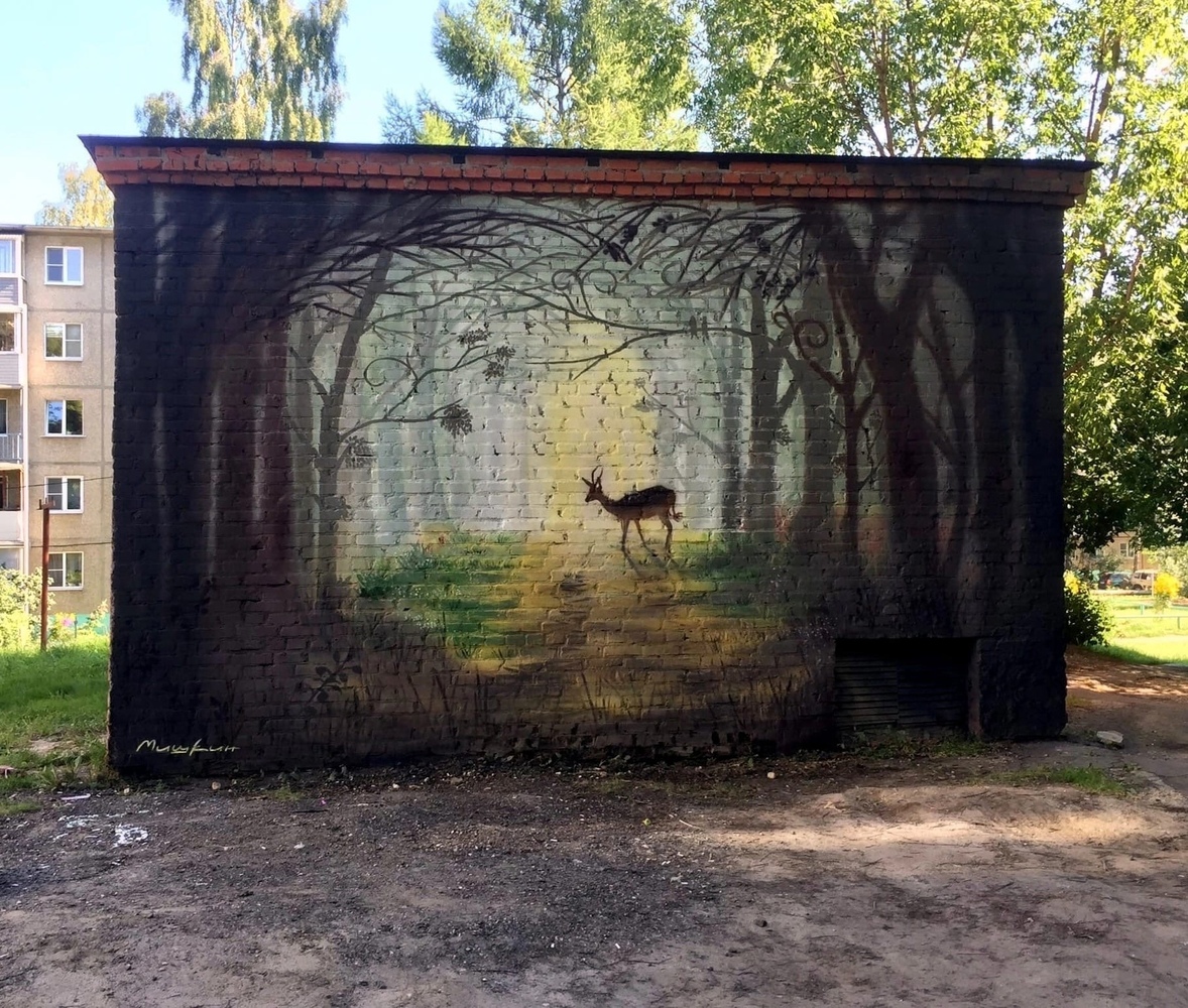 Vladimir street art artist Mishkin made a new painting