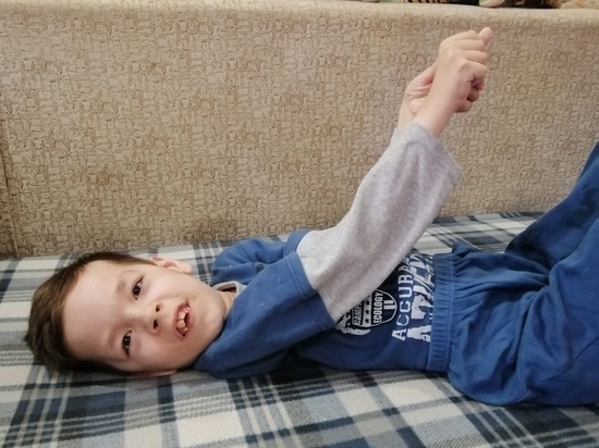 "Если выпрямить спинку, ребенку станет легче жить": в Томске объявлен сбор средств на операцию 11-летнему Егору