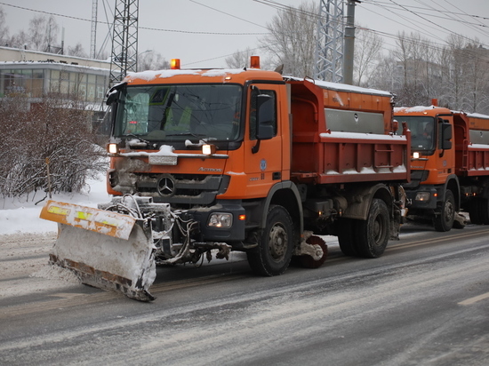 Арест двух снегоуборочных машин позволил новгородским приставам взыскать долг с их владельца