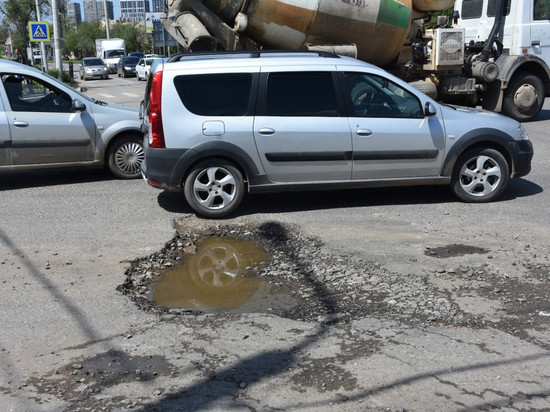 В Астрахани депутаты Гордумы проверяют качество дорог