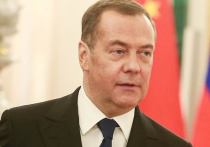 Дмитрий Медведев, выступая на Международном юридическом форуме, выразил уверенность, что Международный уголовный суд, выдавший ордер на арест Владимира Путина, прекратит своё существование
