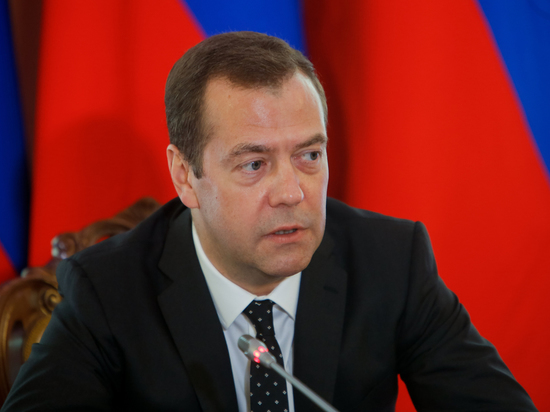 Медведев на ПМЮФ заявил, что РФ будет отвечать по библейскому принципу «око за око» на притеснение россиян