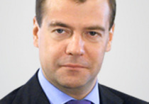 Зампредседателя Совета безопасности РФ Дмитрий Медведев заявил, что ордер на арест иностранного лидера, каковым является решение Международного уголовного суда по Владимиру Путину, представляет собой "казус белли, за которым может последовать начало войны, если что-то подобное произойдет"