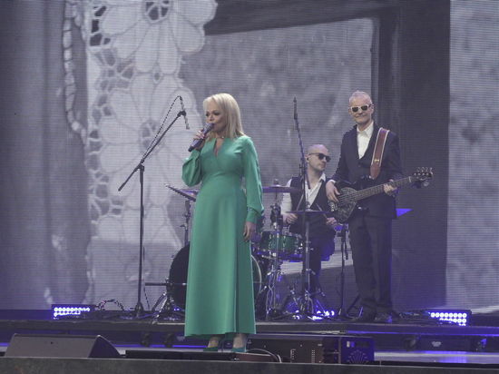 Праздничных концерт «Непокоренные» 9 Мая на «Газпром Арене» посмотрели 16 тысяч человек