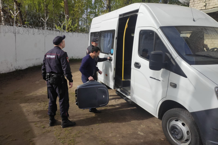 Костромские полицейские выдворили из пределов России таджика и армянина