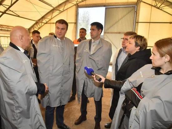 Врио губернатора Омской области Виталий Хоценко посетил передовой животноводческий комплекс в Любинском районе
