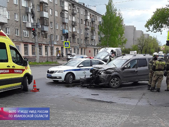 Четыре машины угодили в ДТП на перекрёстке в Иванове