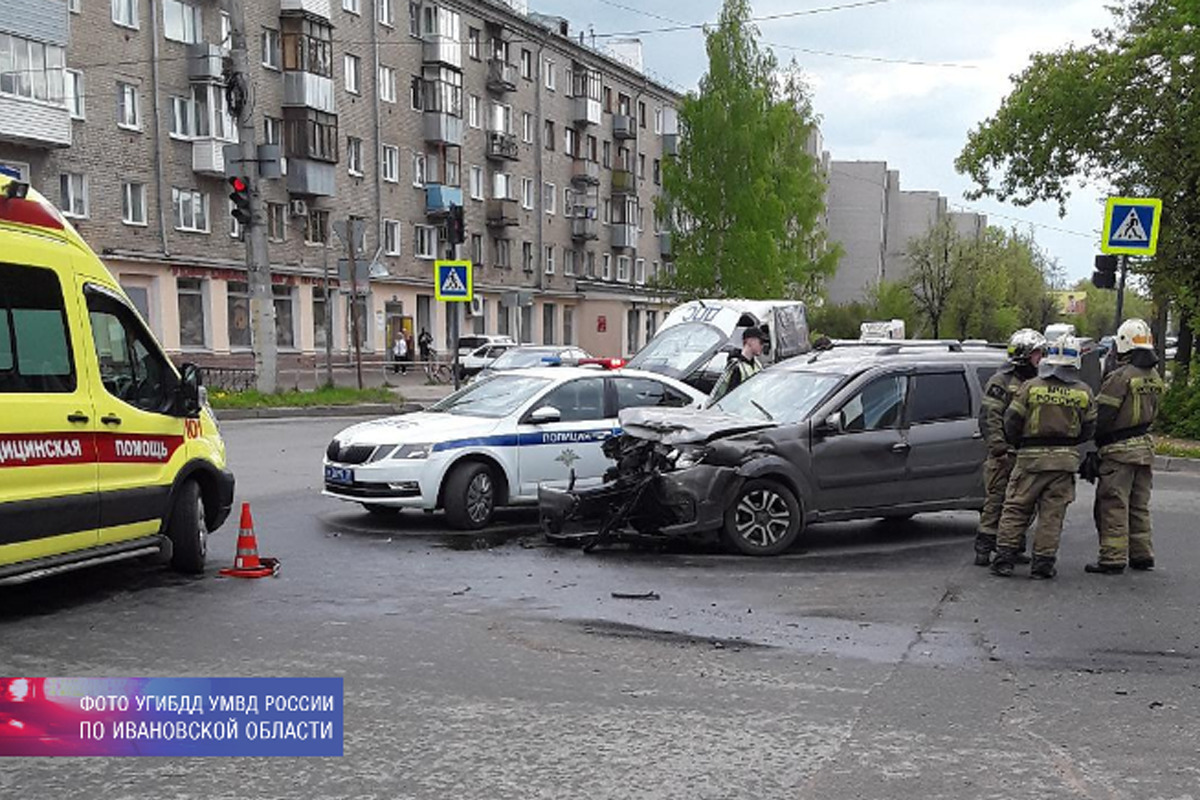 Четыре машины угодили в ДТП на перекрёстке в Иванове - МК Иваново