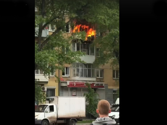 На Ленинском проспекте в Воронеже загорелась пятиэтажка: видео