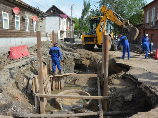 В Астрахани продолжают ремонт ливневой канализации
