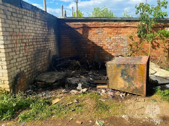 В Смоленске мужчина своевременно сообщил о пожаре, чем спас гараж соседа