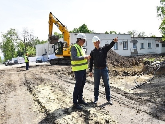 Пензенцам показали, как идет реконструкция парка Белинского