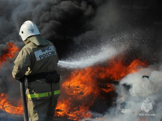 В Ивановской области пожарные потушили частный дом, охваченный огнём по всей площади