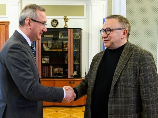 Калужский губернатор Шапша поздравил Угольникова с званием Народного артиста