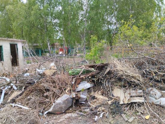 Пензенцы просят ликвидировать свалку у общественного туалета на улице Аксакова