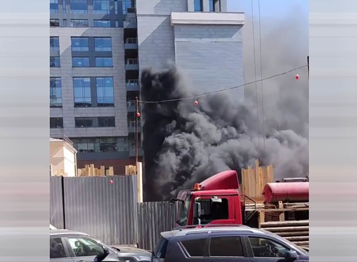 Возле гостиницы "Интерконтиненталь" в Москве произошел пожар