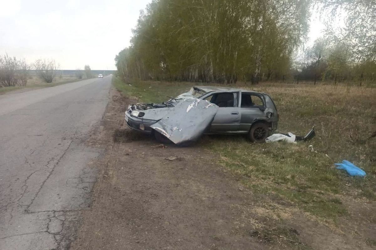 Машина с четырьмя детьми перевернулась на трассе в Омске - МК Омск