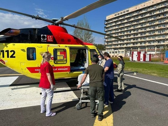Ребенка с 65 % ожога тела на вертолете доставили из Пскова в Первую детскую городскую больницу
