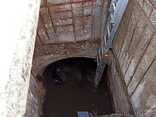 В Донецке подросток провалился в коллектор и едва не утонул