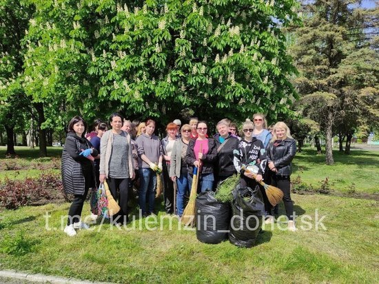 Дончане вышли на субботник и высадили более пяти тысяч цветов