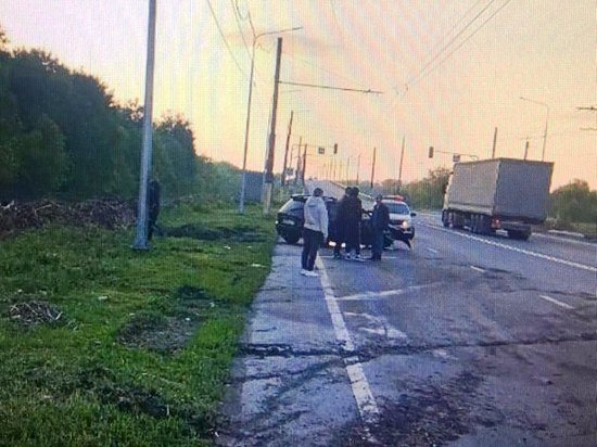 В Балаковском районе отечественная легковушка врезалась в столб