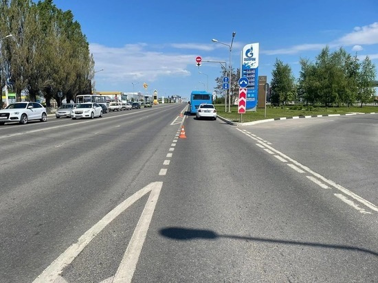В Белгороде из-за экстренного торможения автобуса пострадала 77-летняя пассажирка