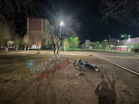 Девушка едва не погибла в ДТП с пьяным мотоциклистом в Забайкалье