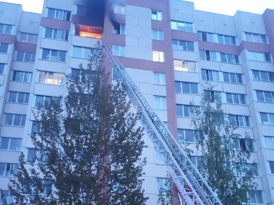 Росгвардейцы эвакуировали из горящего дома в Коммунаре 25 человек