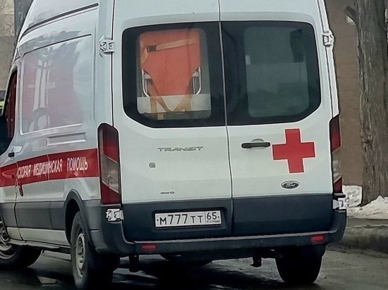 Вахтовый автобус переехал мужчину на Сахалине