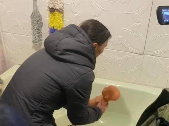 Утопившую в ванной полуторогодовалую дочь красноярку признали невменяемой