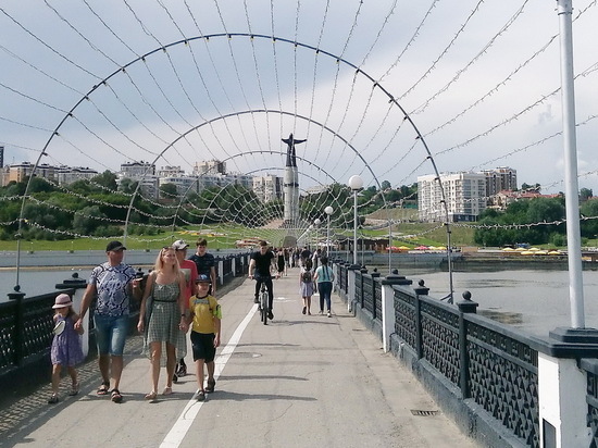 В первом шкафу было в 4 раза